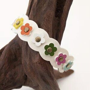 Boho Faux Leather Flower Power Bracelet 1553 (off-white)